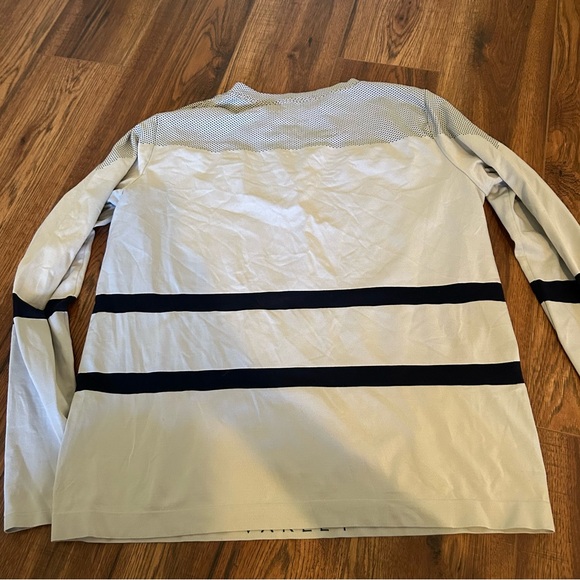 SoulCycle Long Sleeve Woman’s Shirt Size Medium - Picture 6 of 6